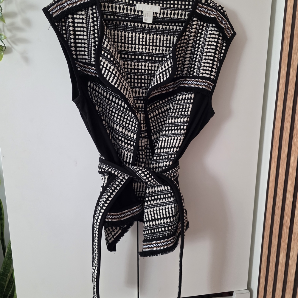 H&M Black and White Patterned Women's Top